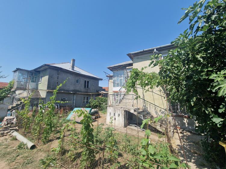 Casă individuală cu 4 camere cu Canalizare în Km 4-5