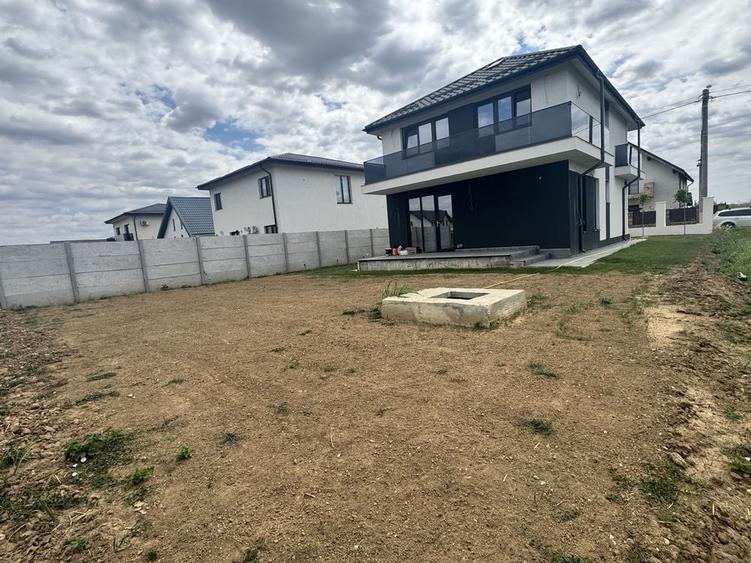 Casă cu 4 camere în Berceni