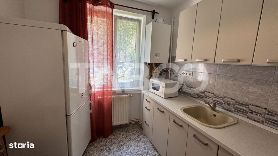 Apartament cu 3 camere semidecomandat, mobilat în Mihai Viteazul