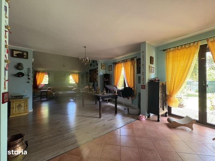 Casă cu 4 camere în Ostratu