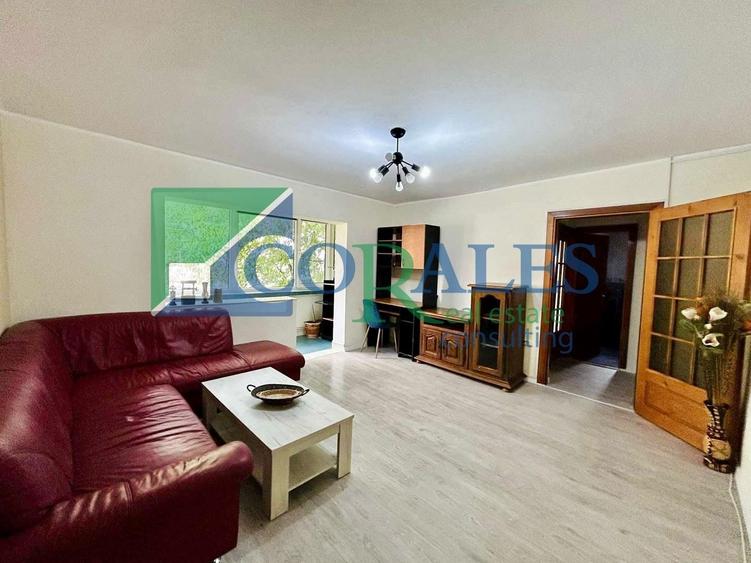Apartament cu 3 camere semidecomandat, mobilat în Complex Studențesc