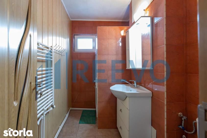 Apartament cu 3 camere semidecomandat, mobilat în Cornișa