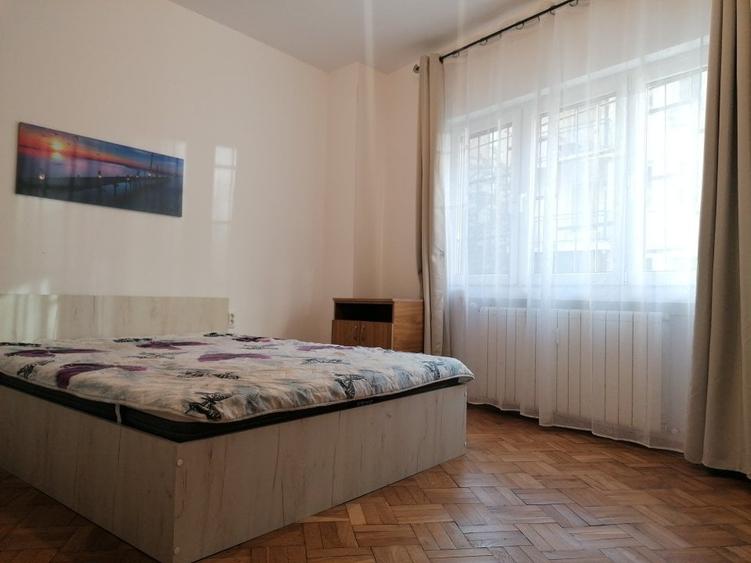 Apartament cu 3 camere semidecomandat, mobilat în Ștefan cel Mare