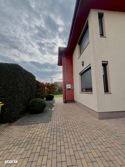 Casă cu 5 camere cu Teren 1098 Mp în Vladimirescu