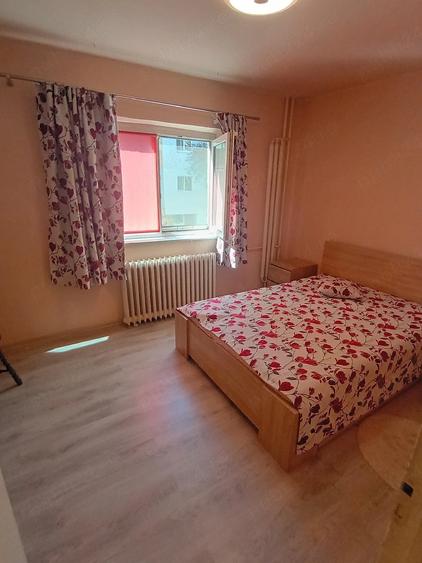 Apartament cu 2 camere semidecomandat în Girocului