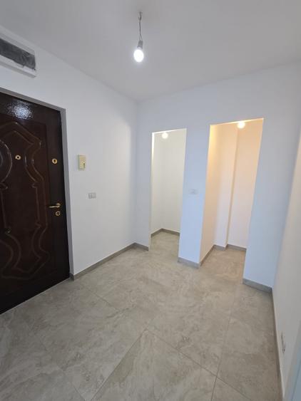 Apartament cu 2 camere decomandat în Cornișa