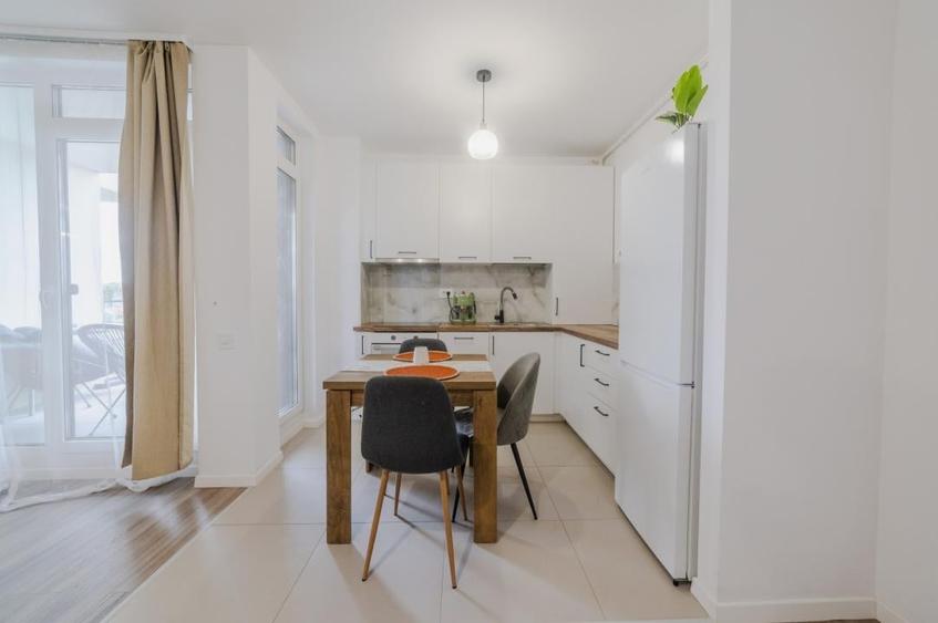 Apartament cu 2 camere semidecomandat, mobilat în Torontalului