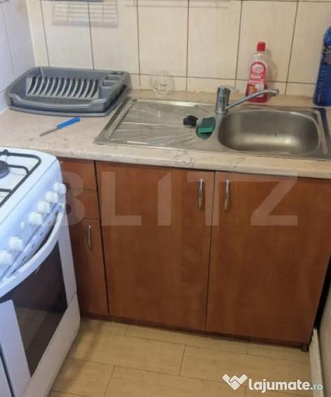 Garsonieră decomandată în Central