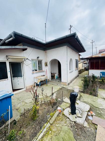 Casă individuală cu 3 camere cu Canalizare în 23 August (Cațelul)