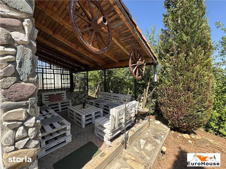 Casă cu 4 camere cu Teren 2700 Mp în Central