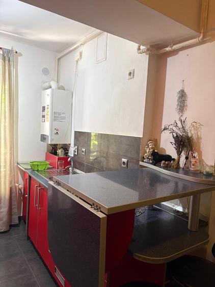 Apartament cu 2 camere decomandat în Titan