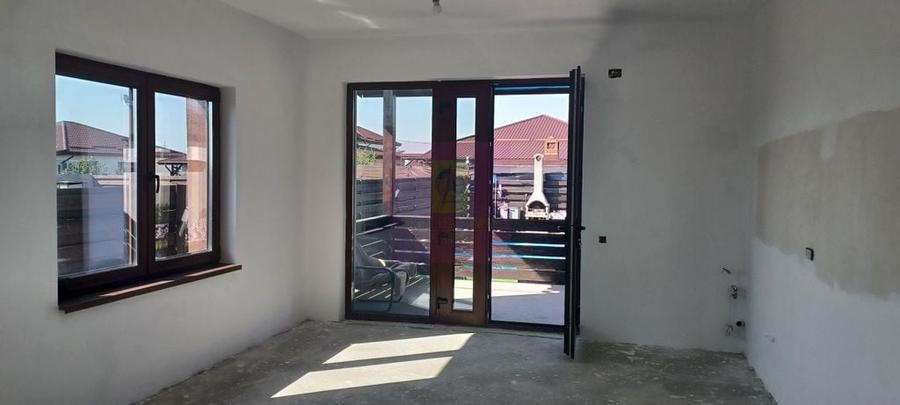 Casă cu 4 camere cu Teren 440 Mp în Săbăreni