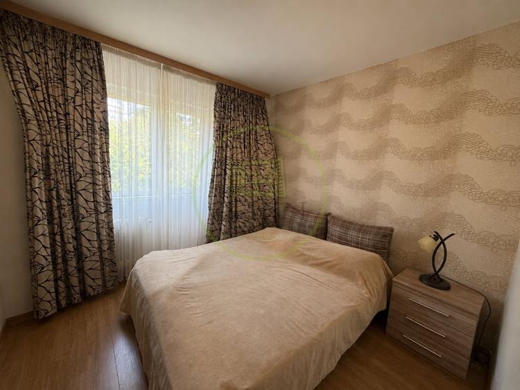 Apartament cu 3 camere semidecomandat, mobilat în Rovine