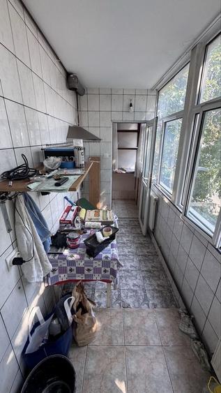 Apartament cu 4 camere decomandat în Exterior Vest