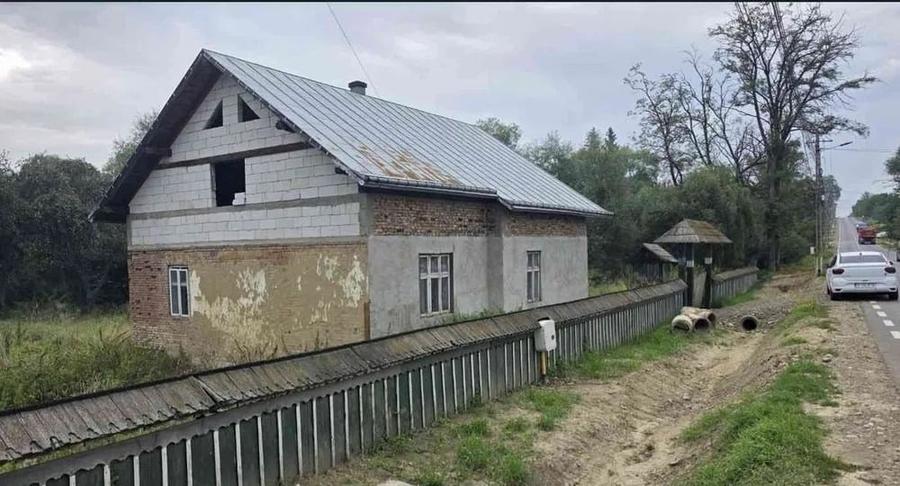 Casă individuală cu 4 camere cu Teren 1500 Mp în Horodnic de Sus