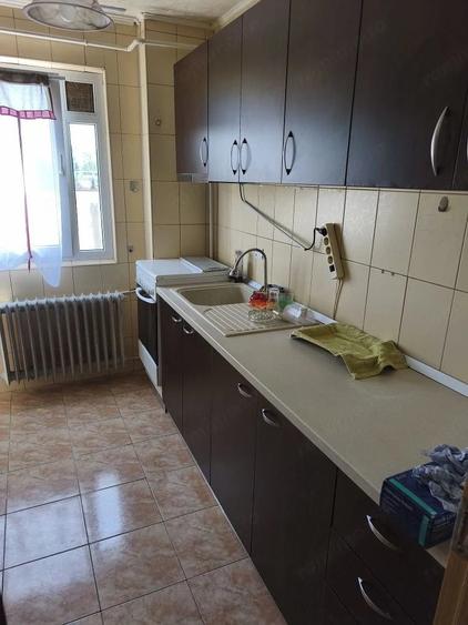 Apartament cu 3 camere semidecomandat în Apusului