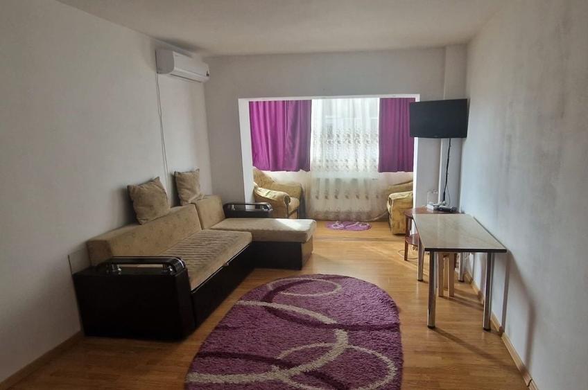 Garsonieră decomandată în Sud