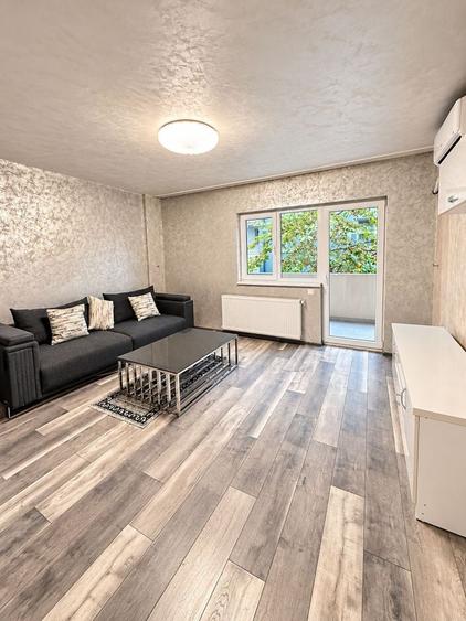 Apartament cu 3 camere decomandat în Sud