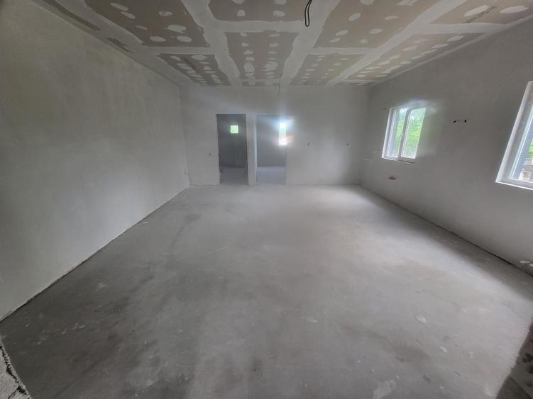 Casă cu 3 camere în Lumina