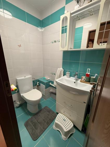 Apartament cu 3 camere decomandat în Nicolina