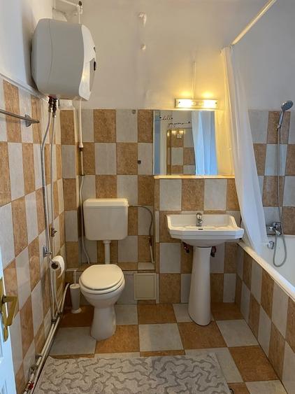 Apartament cu 3 camere semidecomandat în Cotroceni