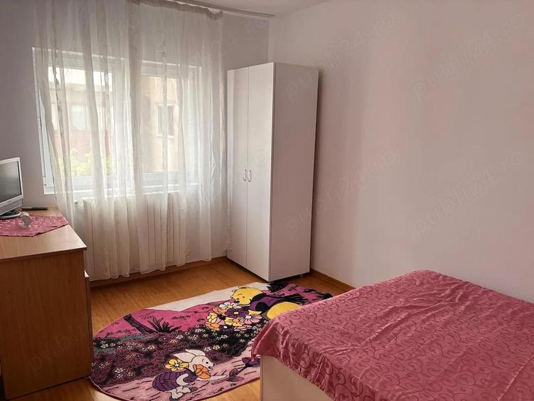 Apartament cu 3 camere decomandat în Micro 5