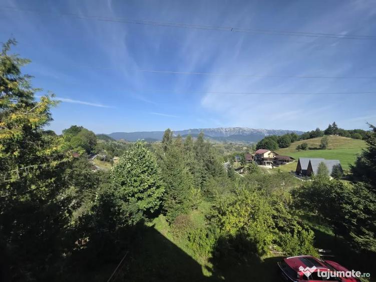 Casa de vacan?a in Fundata, Bra?ov 3.300 mp teren, acces direct din DN73 - 3