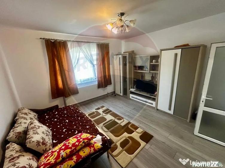 Casă cu 3 camere cu Teren 1500 Mp în Aciua