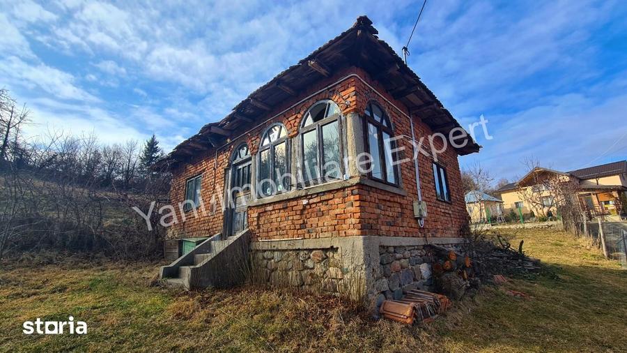 Casă cu 2 camere cu Teren 2743 Mp în Cicănești