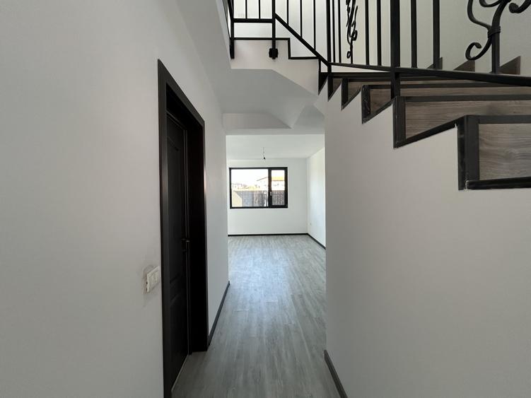 Duplex cu 4 camere cu Canalizare în Popas Păcurari
