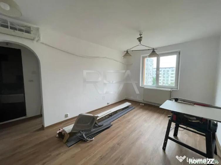 Apartament cu 3 camere decomandat în Mărgeanului