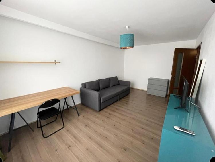 Apartament cu 2 camere decomandat, mobilat în Crângași