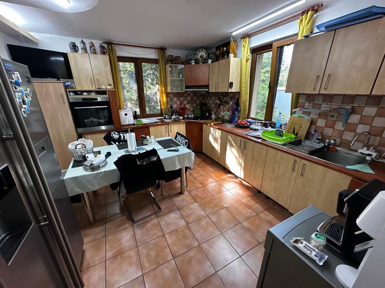 Casă individuală cu 6 camere cu Canalizare în Nord