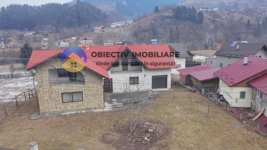 Casă individuală cu 4 camere cu Teren 1376 Mp în Borca