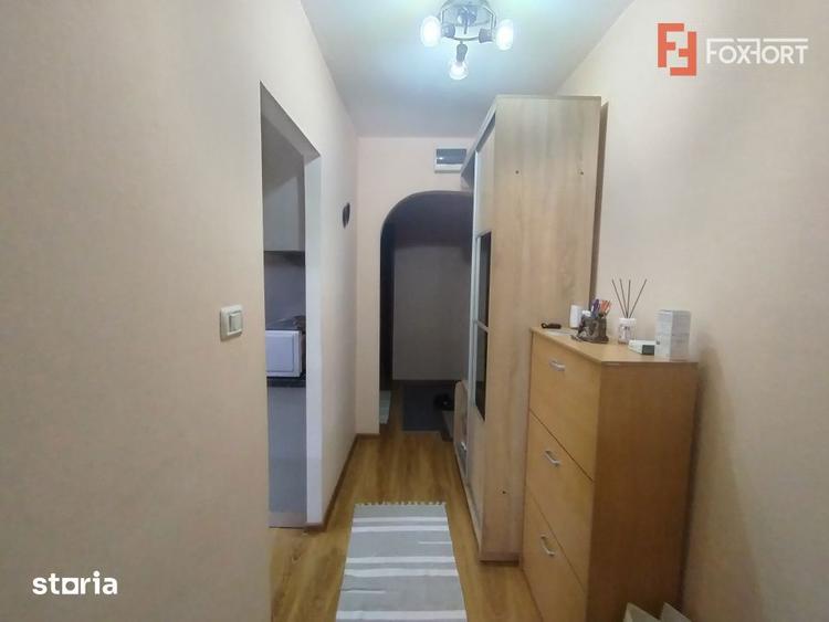 Apartament cu 3 camere semidecomandat, mobilat în Ciarda Roșie
