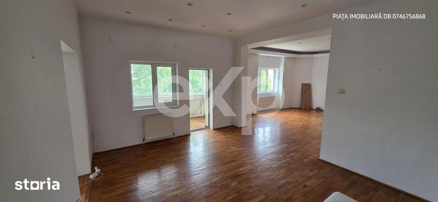 Casă cu 10 camere cu Teren 1329 Mp în Micro 6