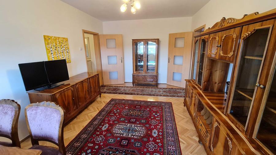 Apartament cu 3 camere semidecomandat, mobilat în Olimpia-Stadion