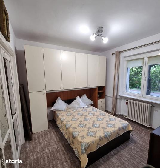 Apartament cu 3 camere decomandat în Titan