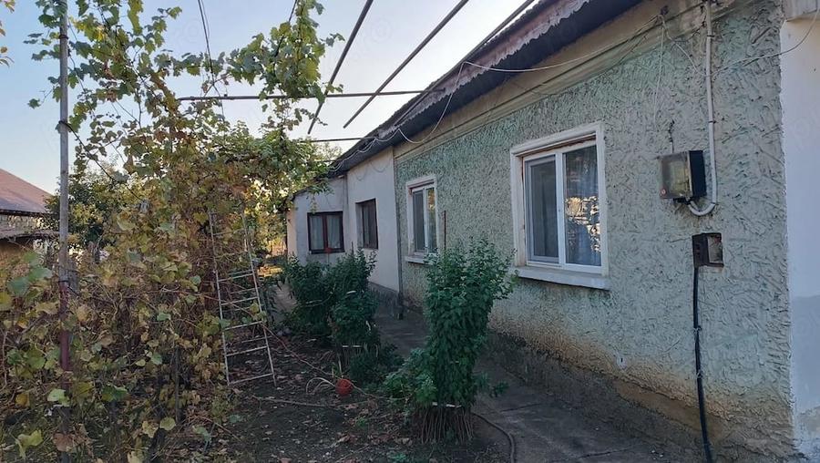 Casă cu 4 camere cu Teren 958 Mp în Central