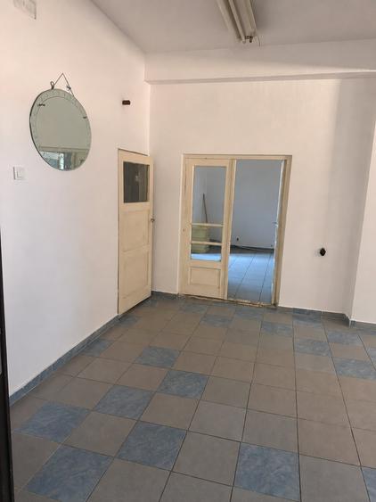 Casă individuală cu 6 camere cu Canalizare în Giulești