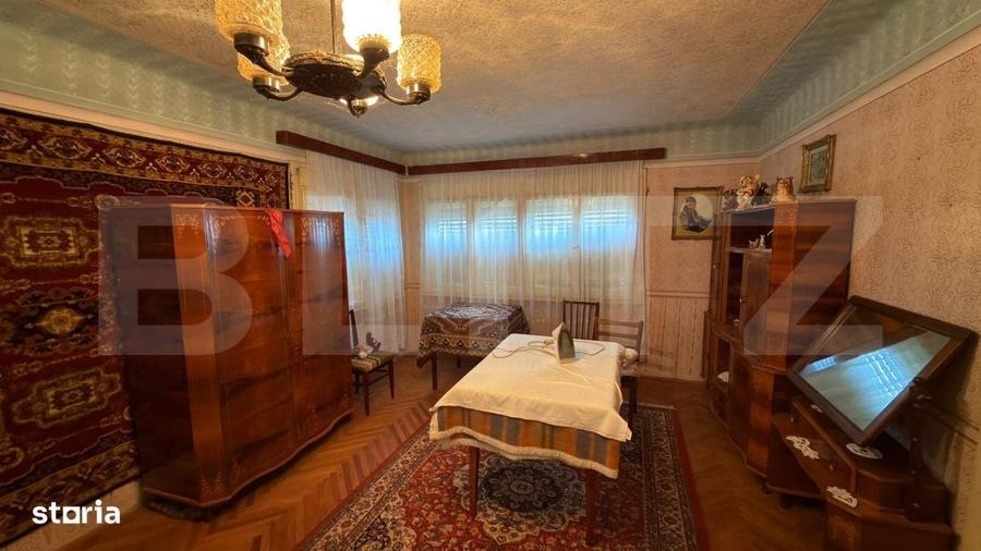 Casă cu 4 camere decomandat în Cărășeu