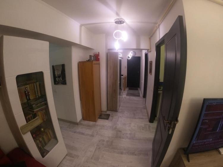 Apartament cu 4 camere decomandat în Central