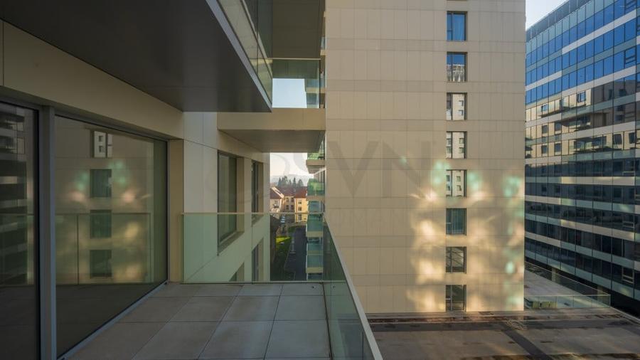 Apartament cu 4 camere decomandat în Aviației