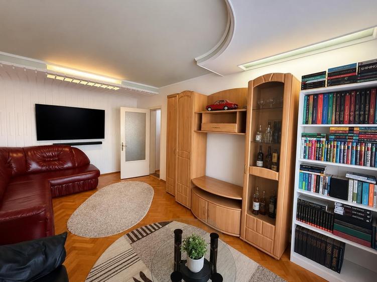 Apartament cu 3 camere decomandat, mobilat în Nicolina