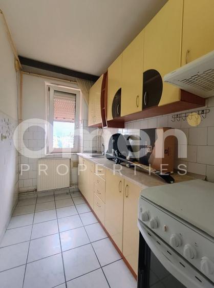 Apartament cu 3 camere semidecomandat în Decebal