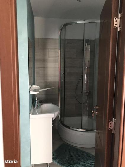 Casă cu 8 camere decomandat cu Teren 250 Mp în Nord