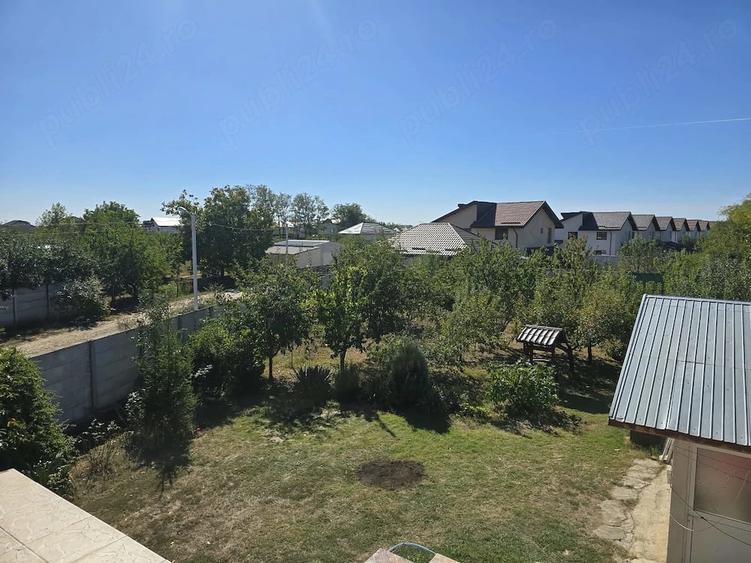 Casă cu 6 camere cu Teren 1300 Mp în Săbăreni