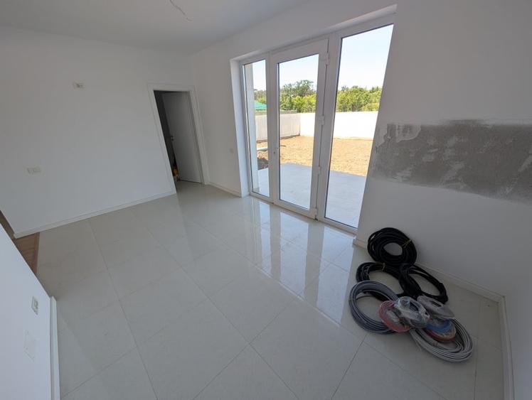 Casă individuală cu 4 camere cu Teren 500 Mp în Corbeanca
