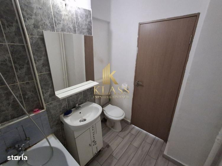Apartament cu 3 camere semidecomandat în Ciupercenii Noi