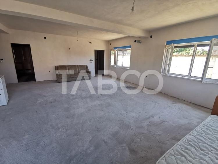 Casă individuală cu 5 camere cu Teren 500 Mp în Miercurea Sibiului